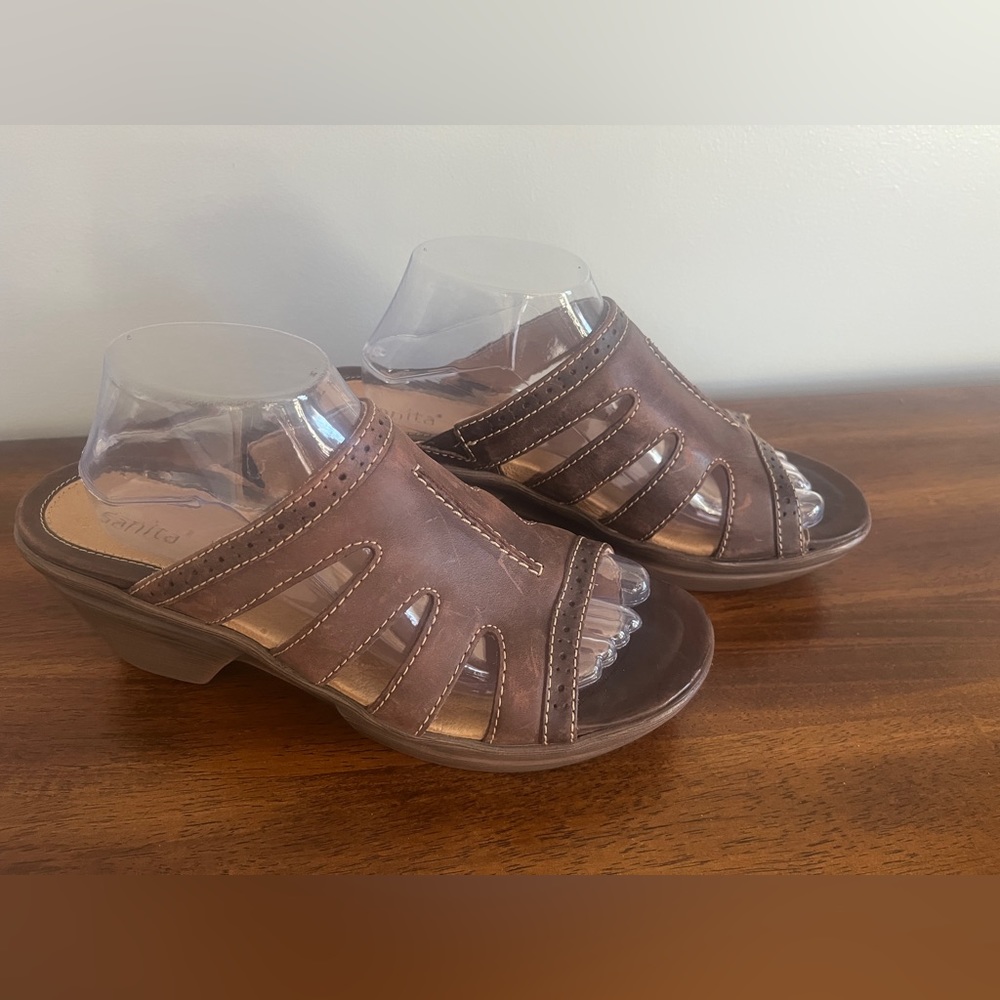 Sanita Women’s Brown Leather Open Toe Sandals Size 42 Like New Condition.‎
